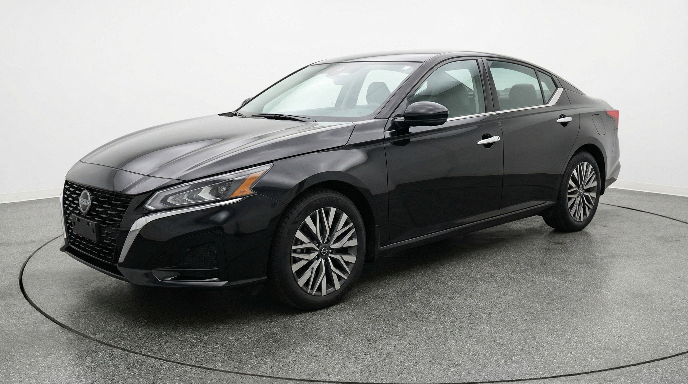 Used 2025 Nissan Altima 2.5 SV image 3