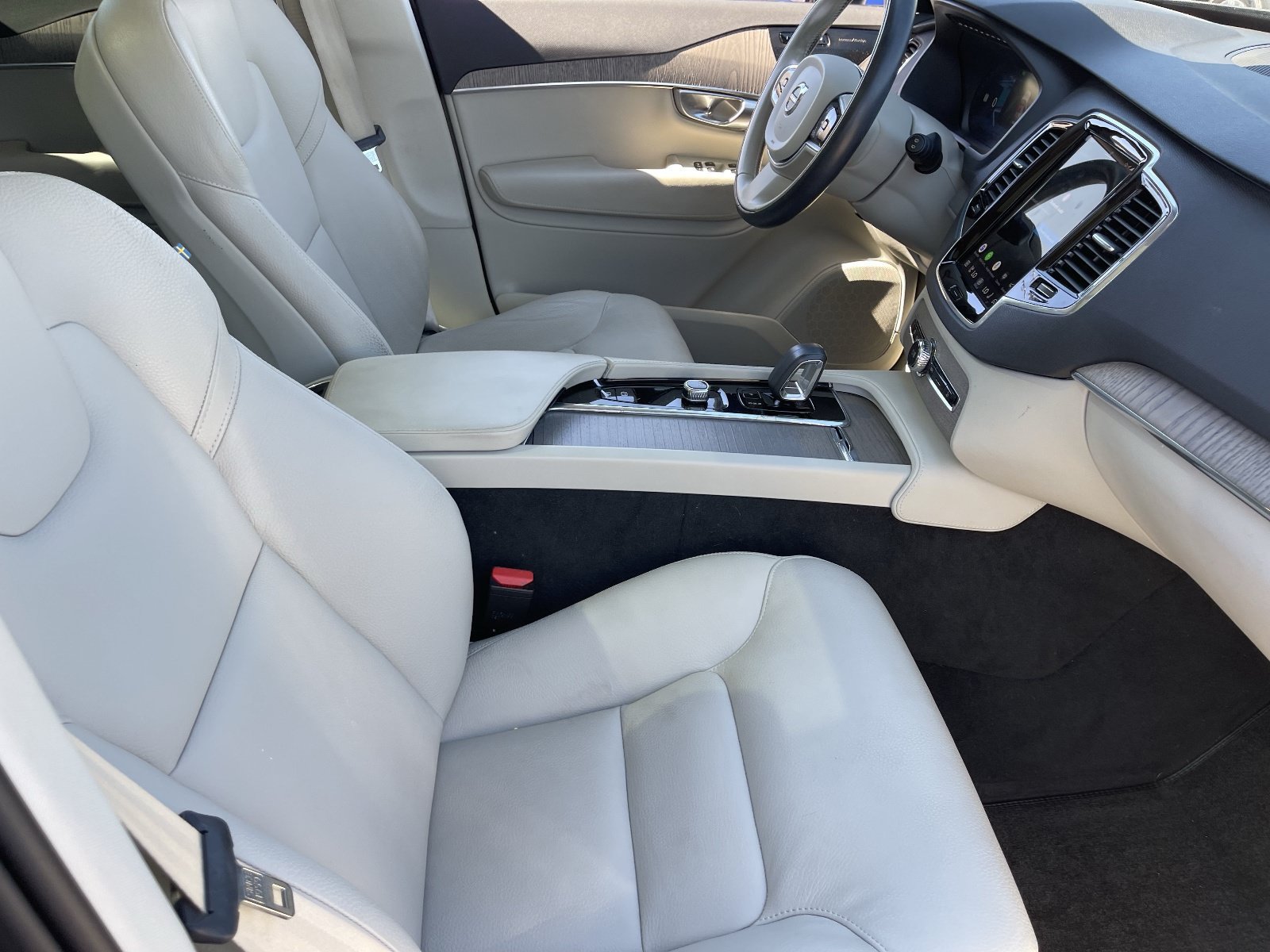 Used 2024 Volvo XC90 B6 Plus AWD/4WD image 13