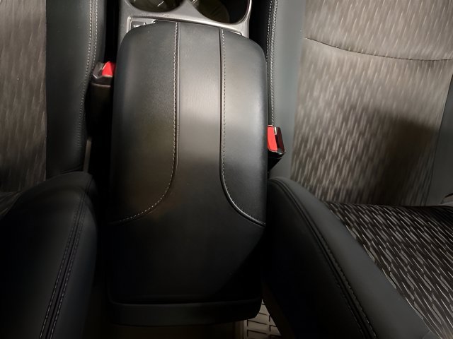 Used 2018 Nissan Rogue SV AWD/4WD image 17
