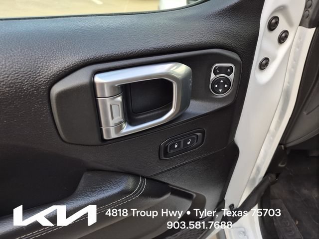 Used 2022 Jeep Wrangler Unlimited Rubicon w/ LED Lighting Group AWD/4WD image 21