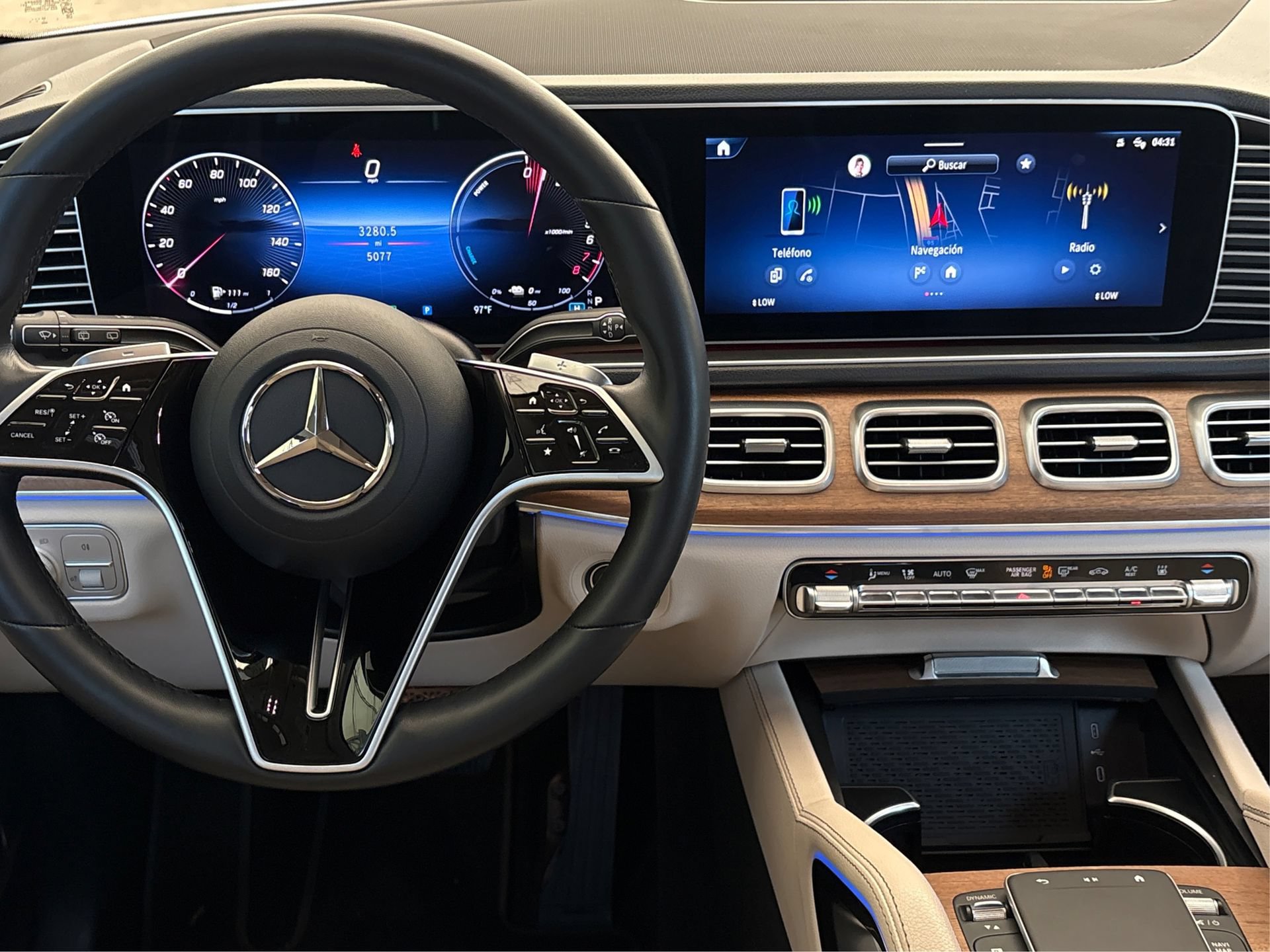 Used 2025 Mercedes-Benz GLE 450e 4MATIC image 16