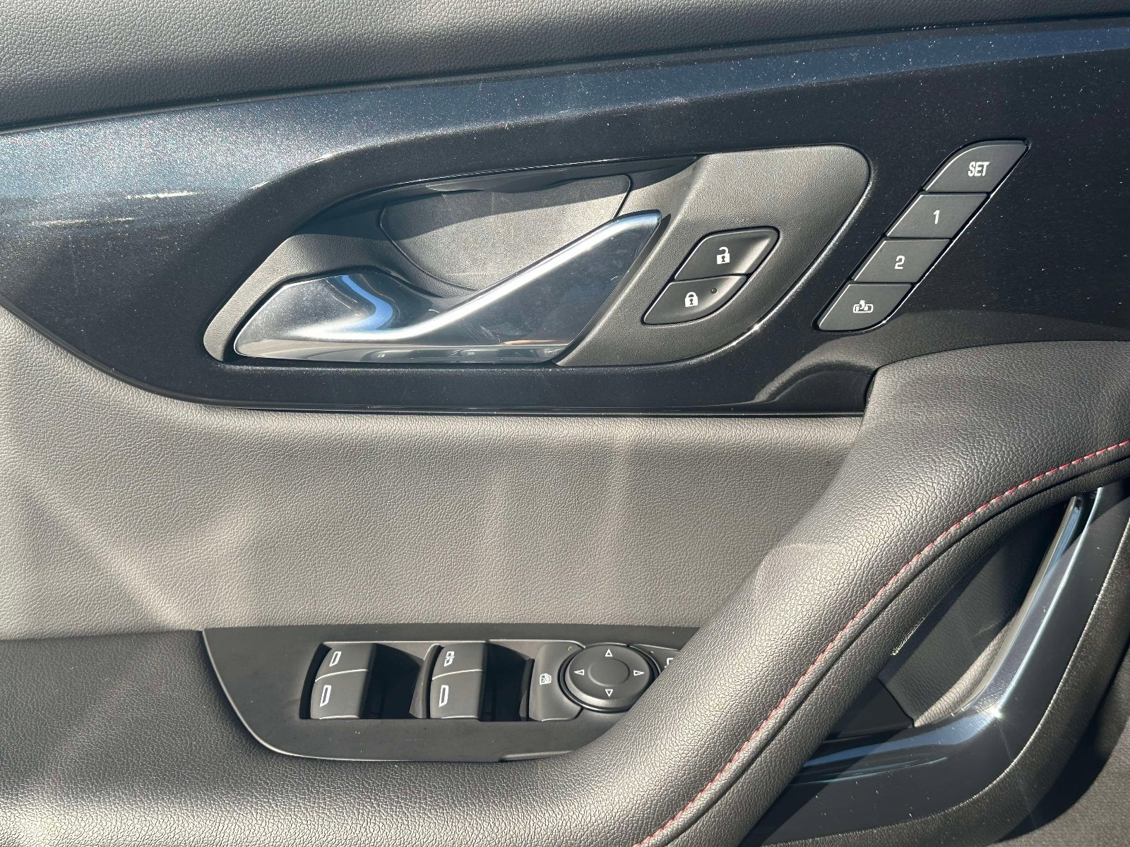 Certified 2025 Chevrolet Blazer RS w/ Driver Confidence II Package image 21