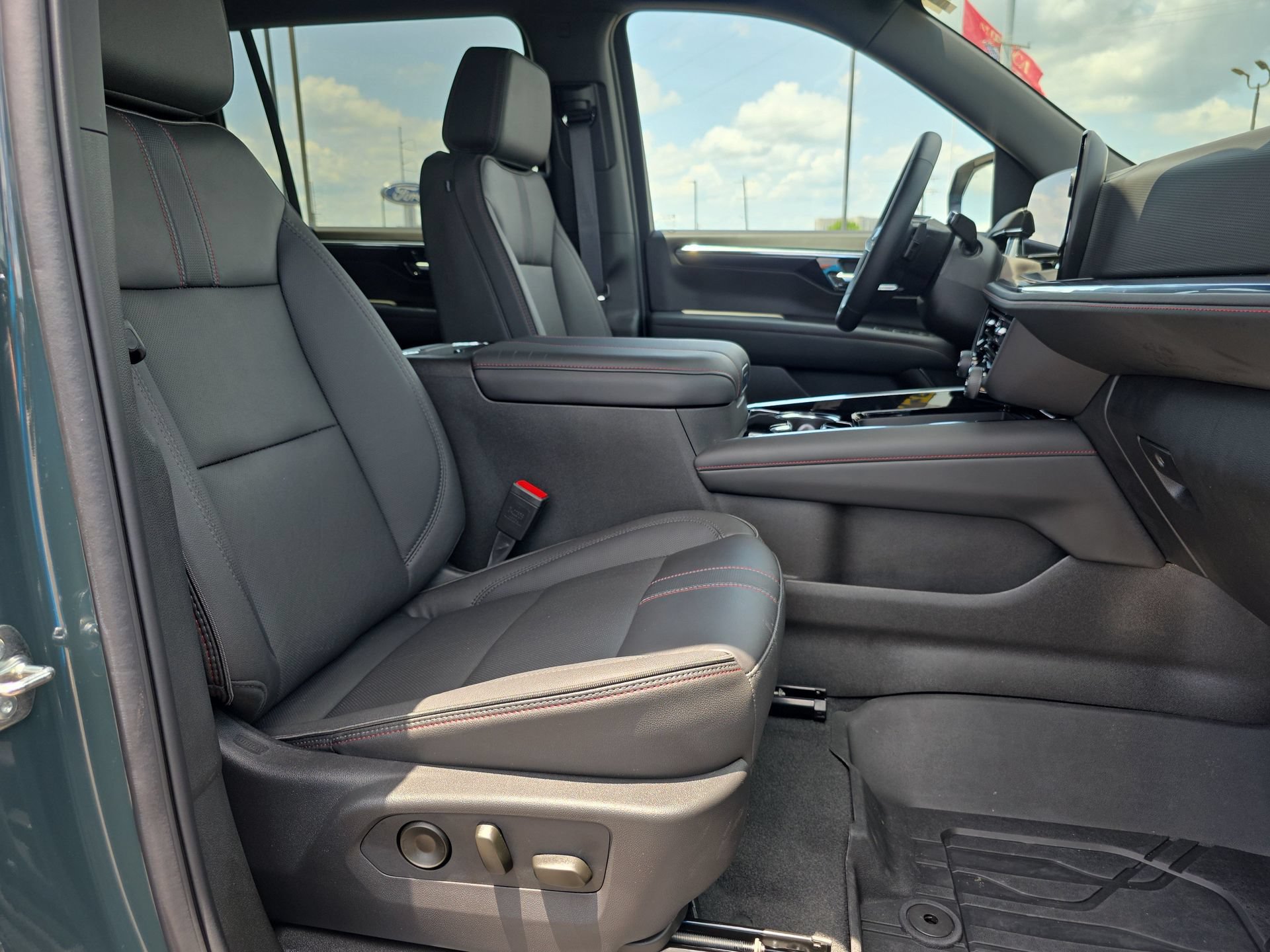 Used 2026 Chevrolet Suburban RST w/ Comfort Package RWD image 16