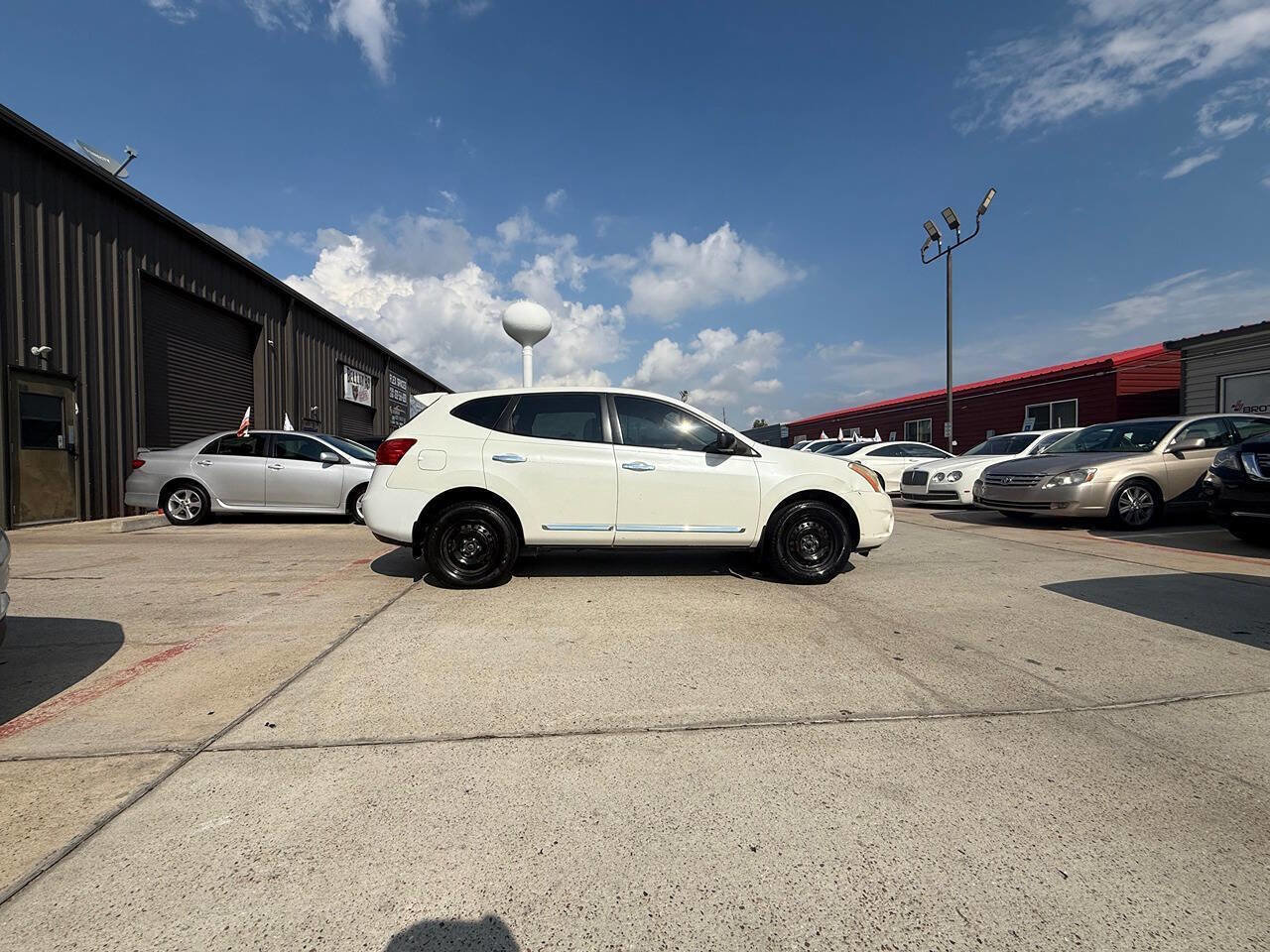 Used 2013 Nissan Rogue S image 1