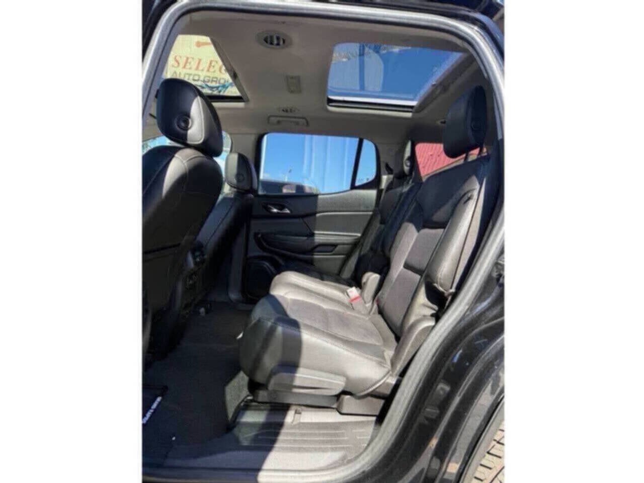 Used 2019 GMC Acadia SLT w/ LPO, Black Accent Package FWD image 14