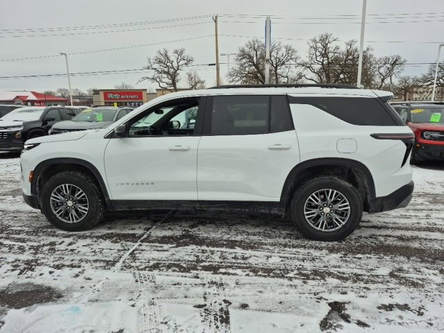 Used 2025 Chevrolet Traverse LT image 9