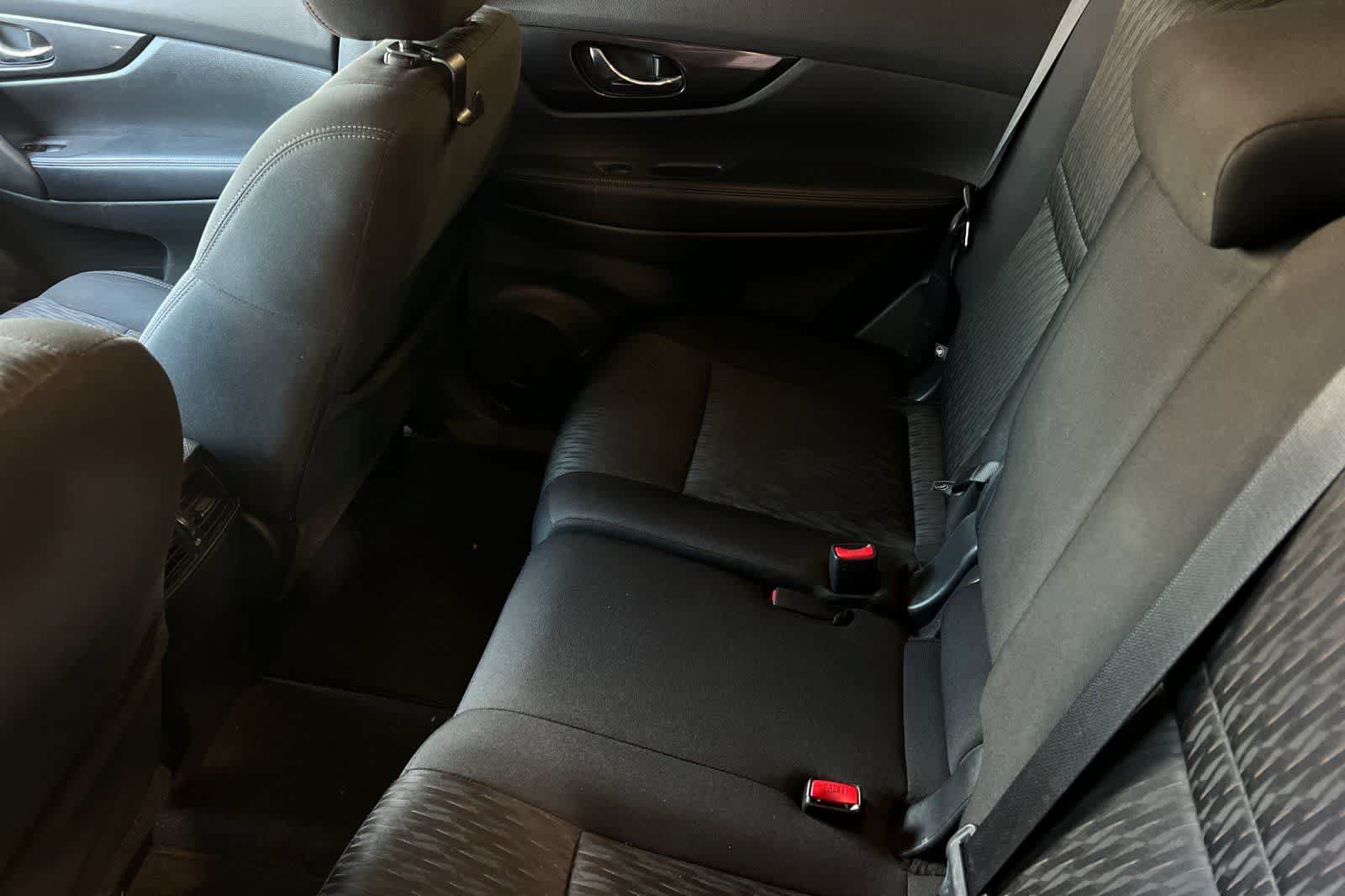 Used 2017 Nissan Rogue SV FWD image 5