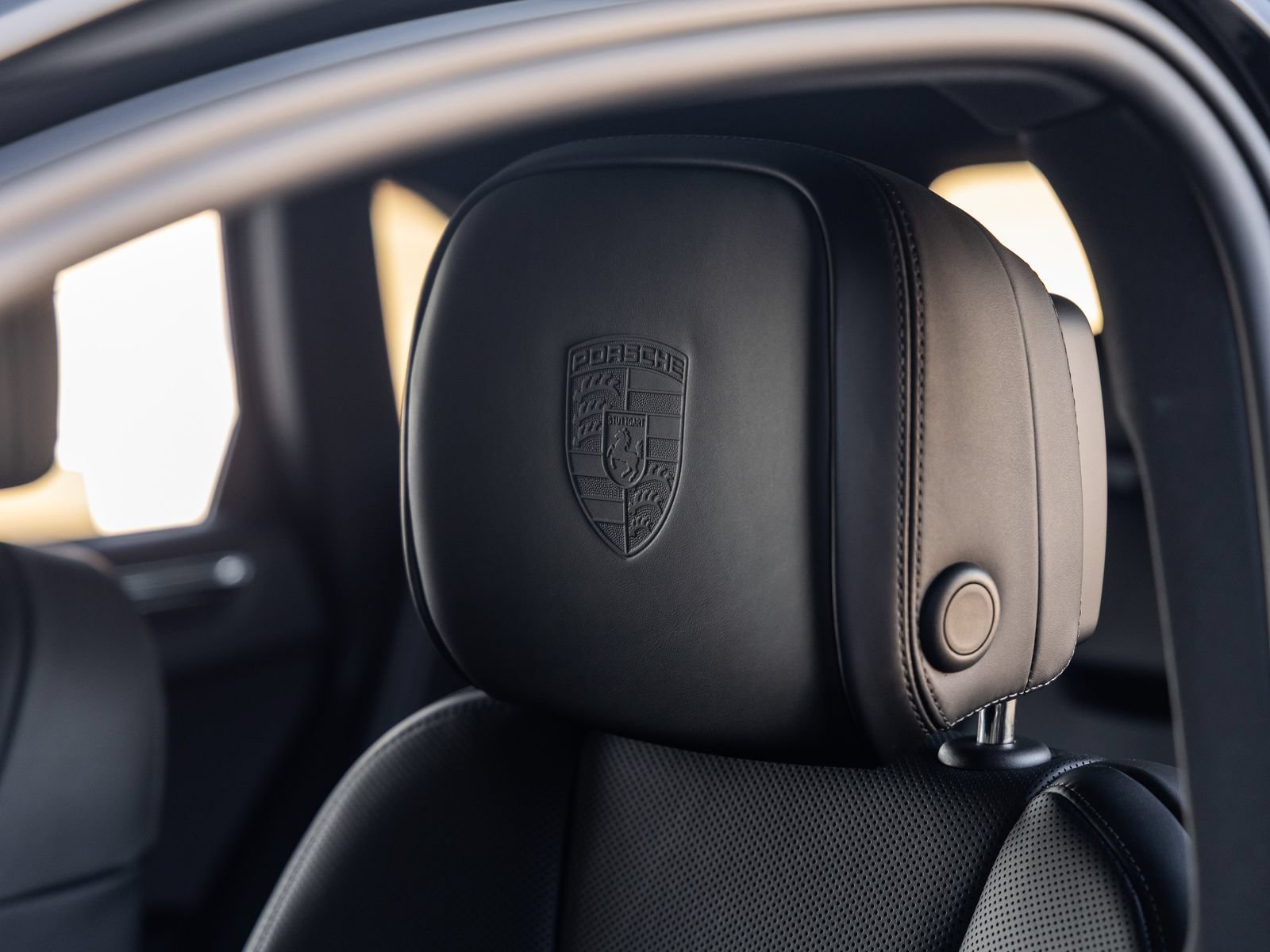 Certified 2026 Porsche Macan AWD/4WD image 26