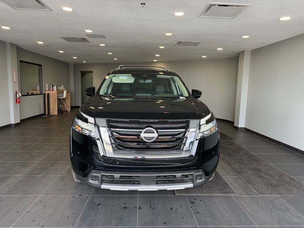 Used 2025 Nissan Pathfinder SL video 2
