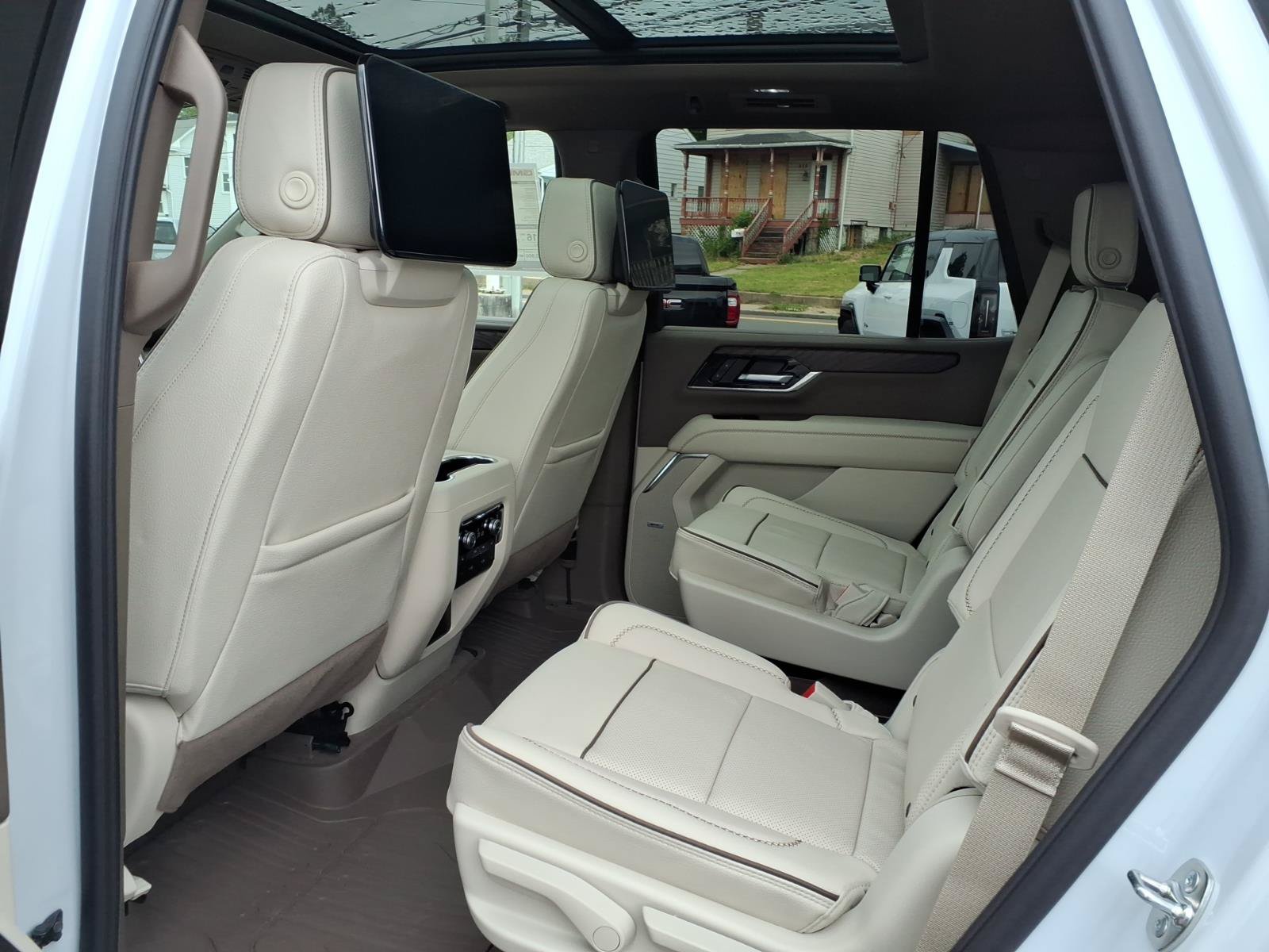 New 2026 GMC Yukon Denali w/ Denali Reserve Package AWD/4WD image 7