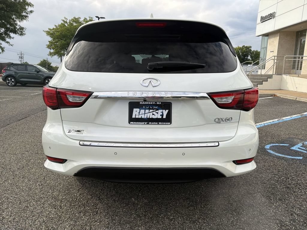 Used 2017 INFINITI QX60 Luxe w/ Deluxe Technology Package AWD/4WD image 7