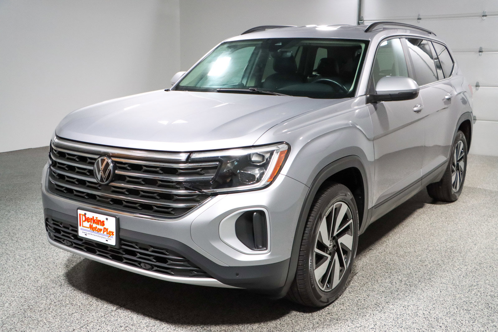 Used 2024 Volkswagen Atlas SE image 33