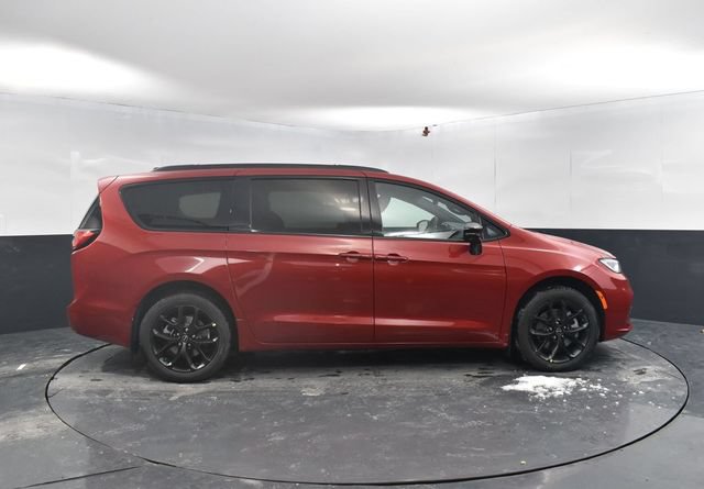 New 2026 Chrysler Pacifica Select AWD/4WD image 11
