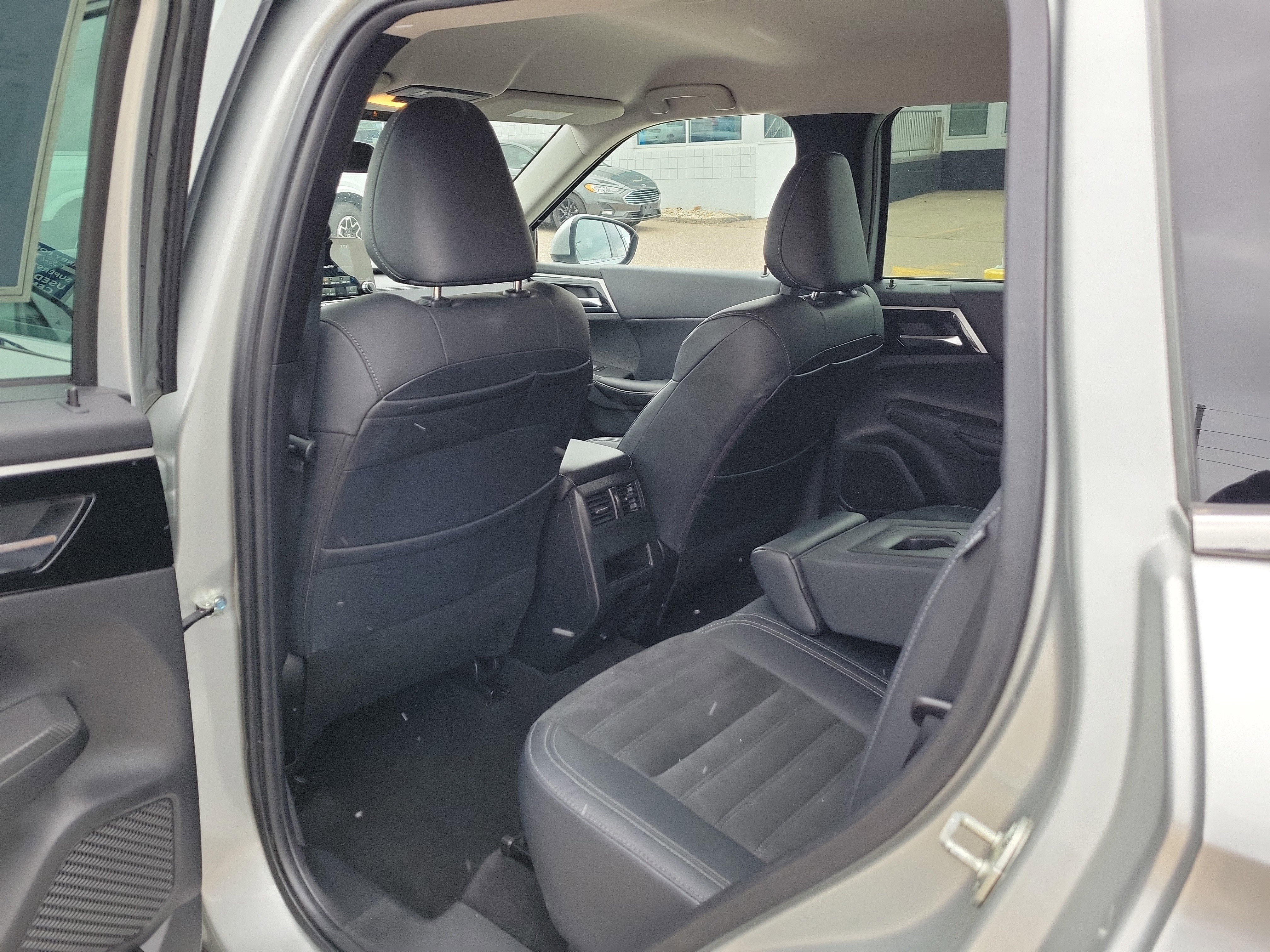 Used 2022 Mitsubishi Outlander SE image 14