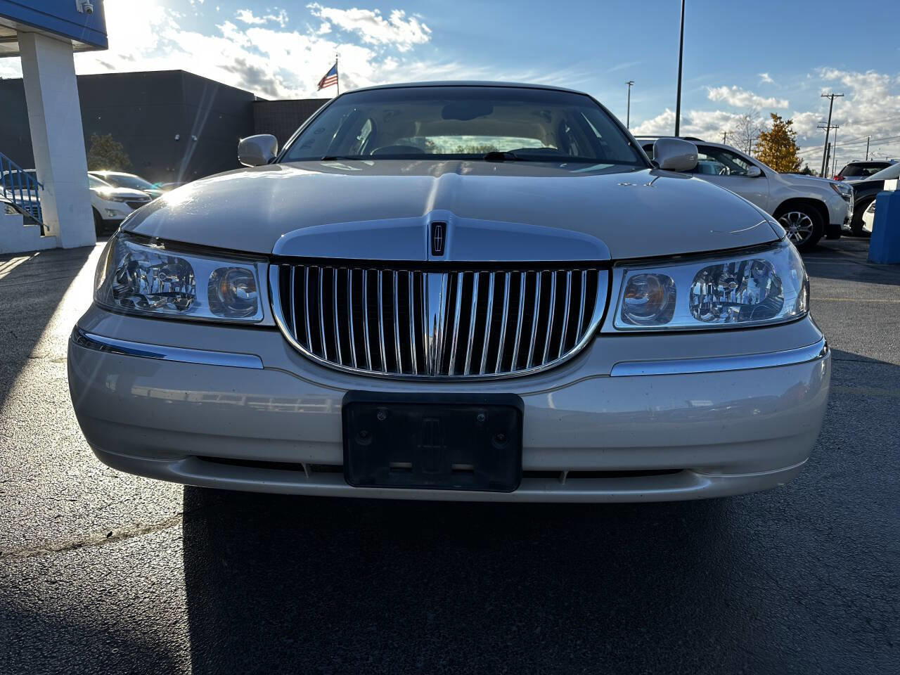 Used 2000 Lincoln Town Car Cartier image 8