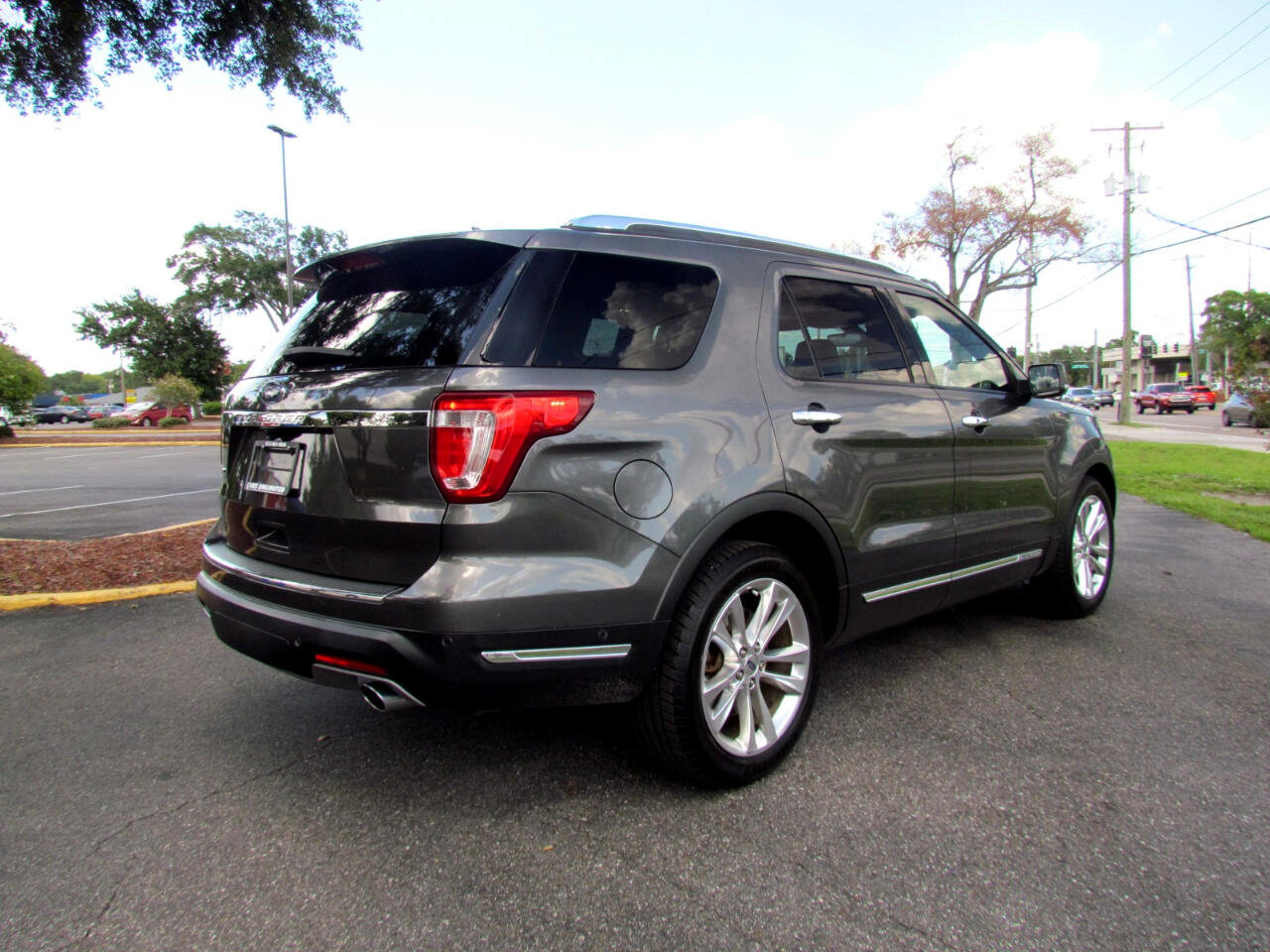 Used 2018 Ford Explorer Limited w/ Equipment Group 301A image 8