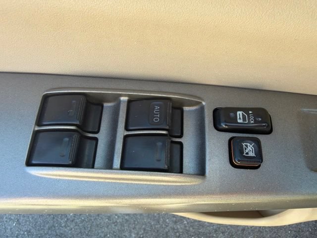 Used 2005 Toyota Prius w/ Pkg 4 FWD image 19