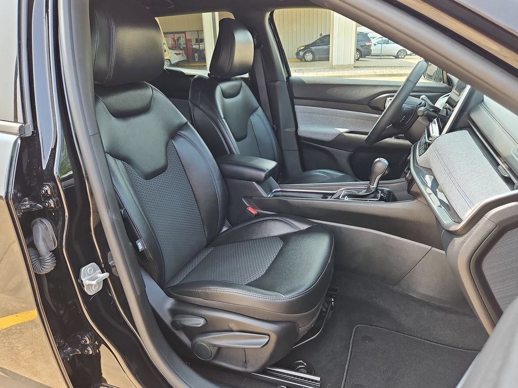 Used 2025 Jeep Compass Latitude AWD/4WD image 31