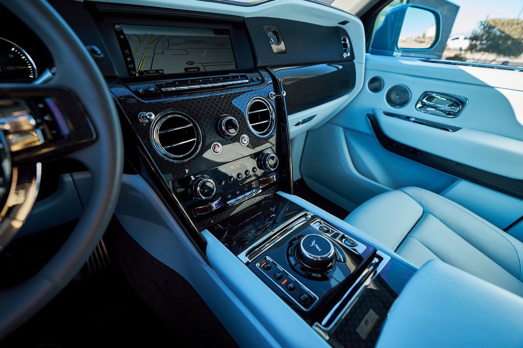 Used 2022 Rolls-Royce Cullinan Black Badge w/ Dark Exterior Package image 63