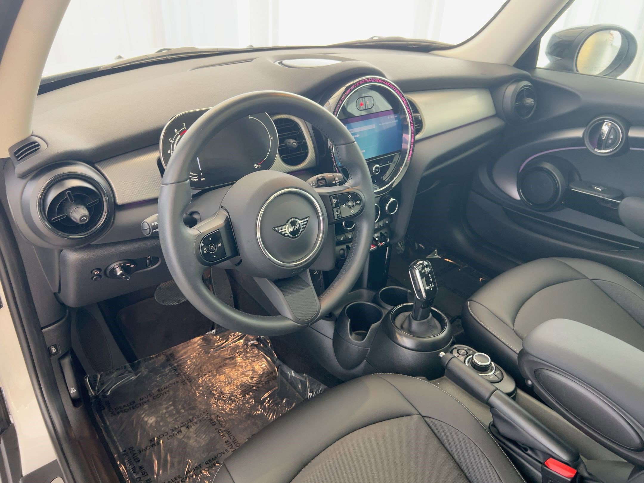 Used 2024 MINI Cooper 2-Door Hardtop image 4