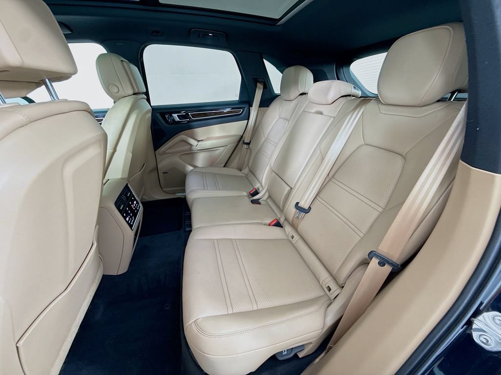 Certified 2023 Porsche Cayenne Platinum Edition AWD/4WD image 24