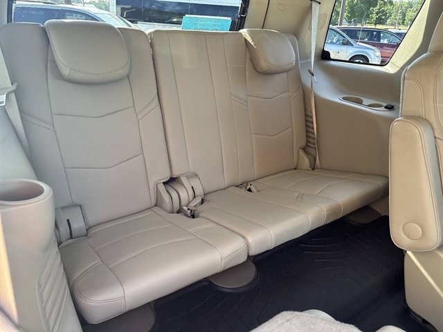 Used 2016 Cadillac Escalade Luxury AWD/4WD image 22