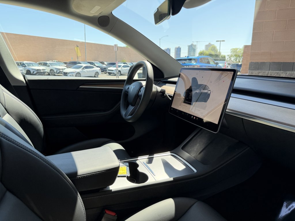 Used 2024 Tesla Model Y Long Range image 40