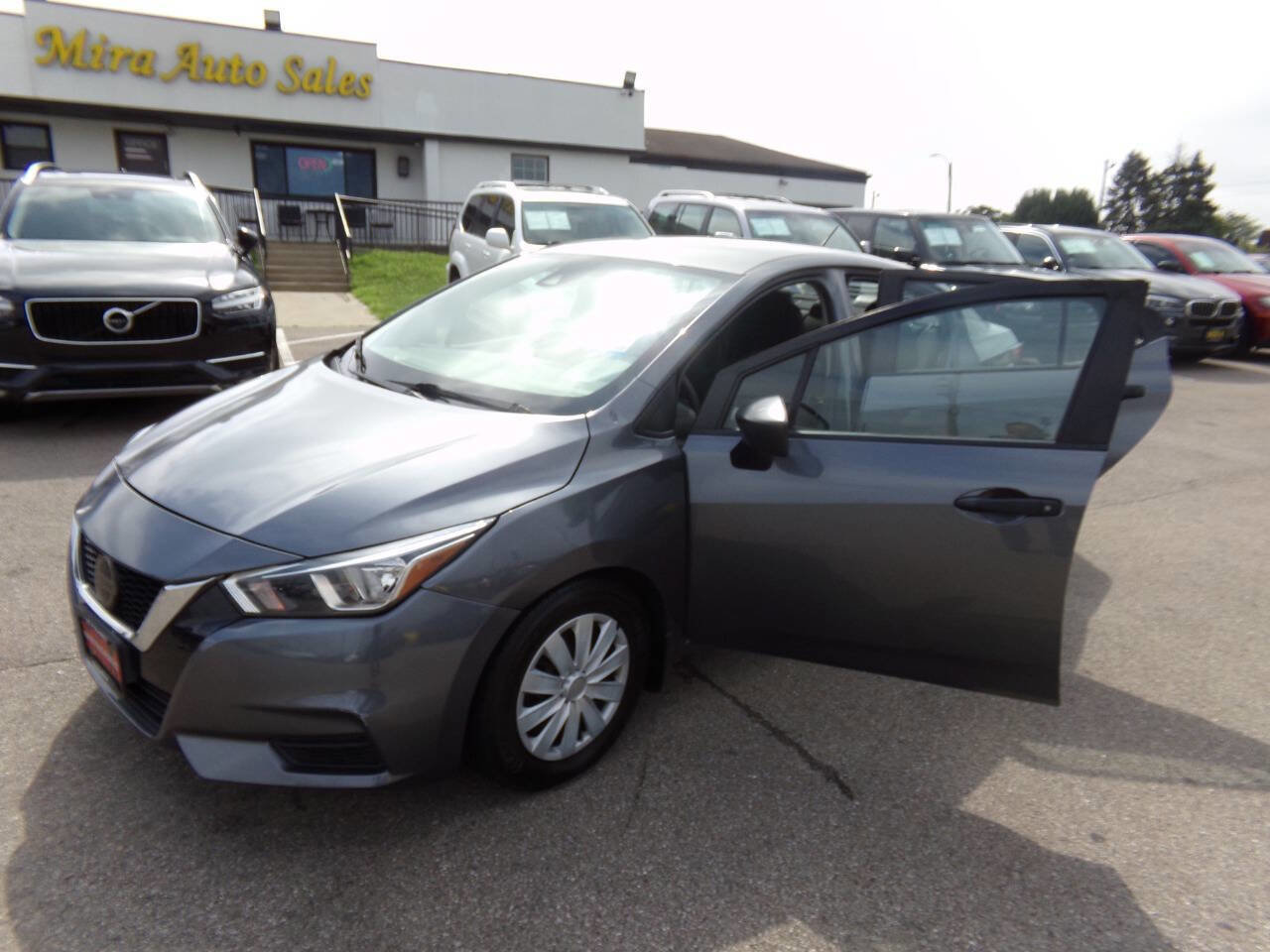 Used 2020 Nissan Versa S image 40