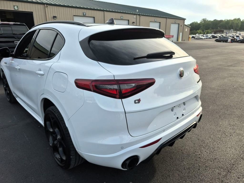 Used 2023 Alfa Romeo Stelvio Estrema AWD/4WD image 6