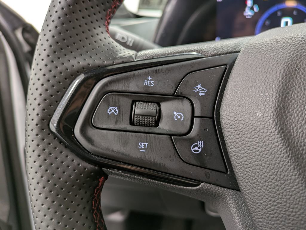 Used 2025 Chevrolet Trax RS w/ Driver Confidence Package image 16