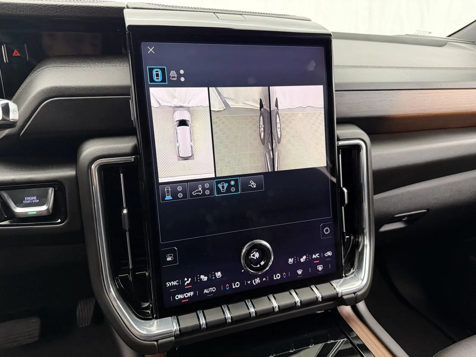 Used 2025 GMC Yukon XL Denali AWD/4WD image 29