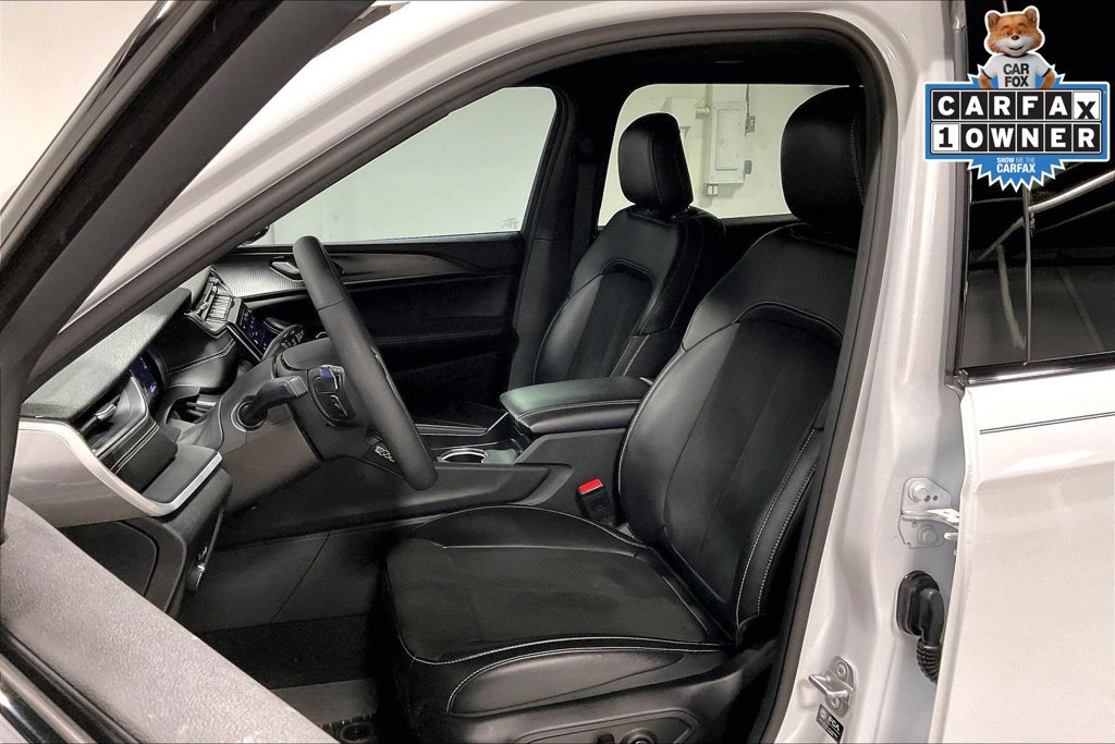 Used 2025 Jeep Grand Cherokee L Altitude RWD image 32