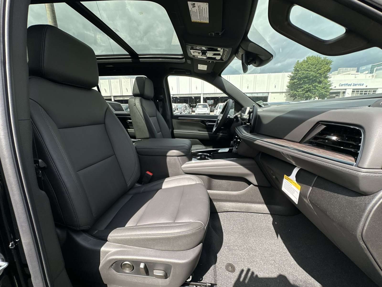 New 2026 Chevrolet Suburban LT w/ Comfort Package AWD/4WD image 28
