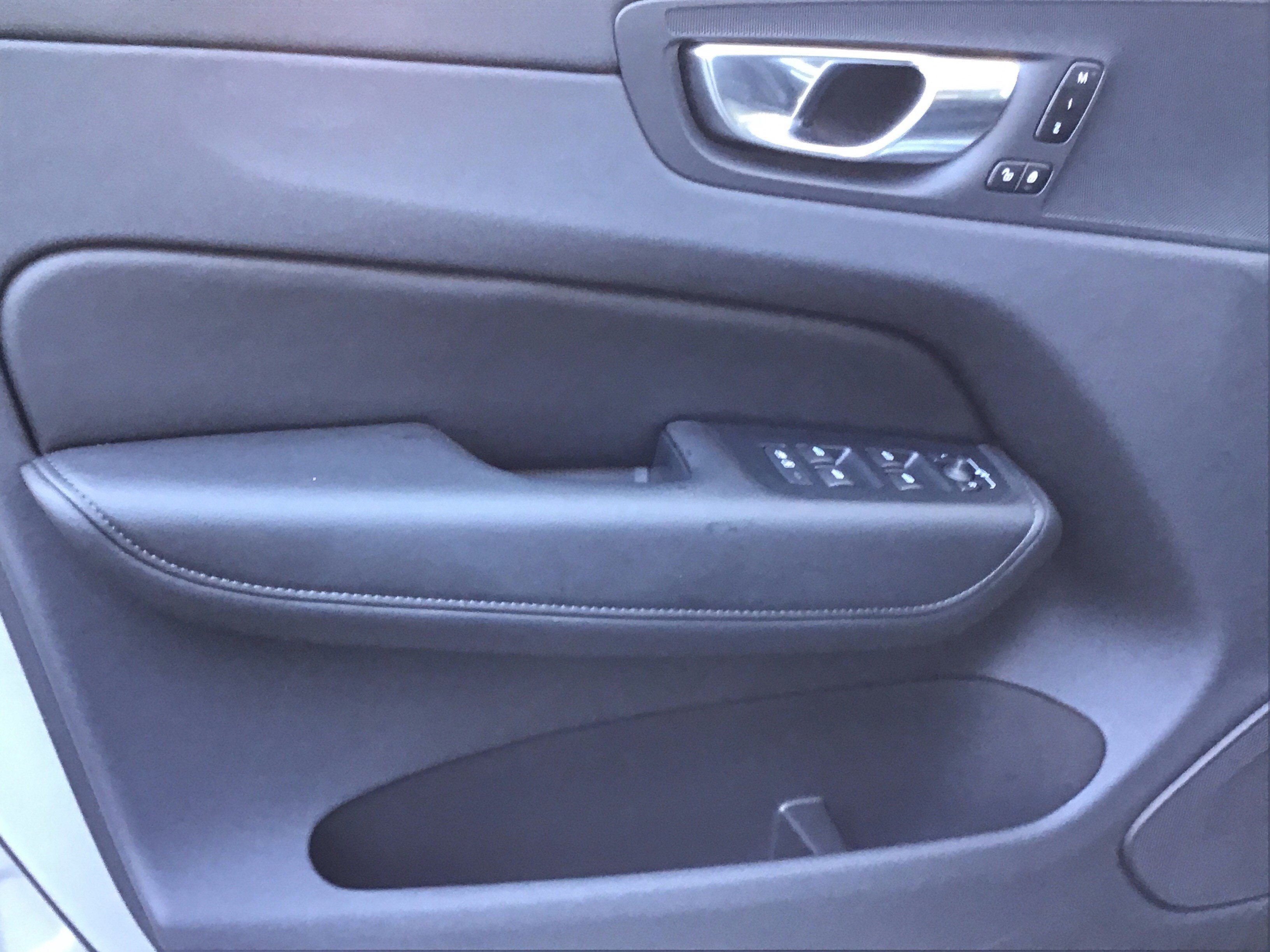 Certified 2025 Volvo XC60 B5 Plus image 13