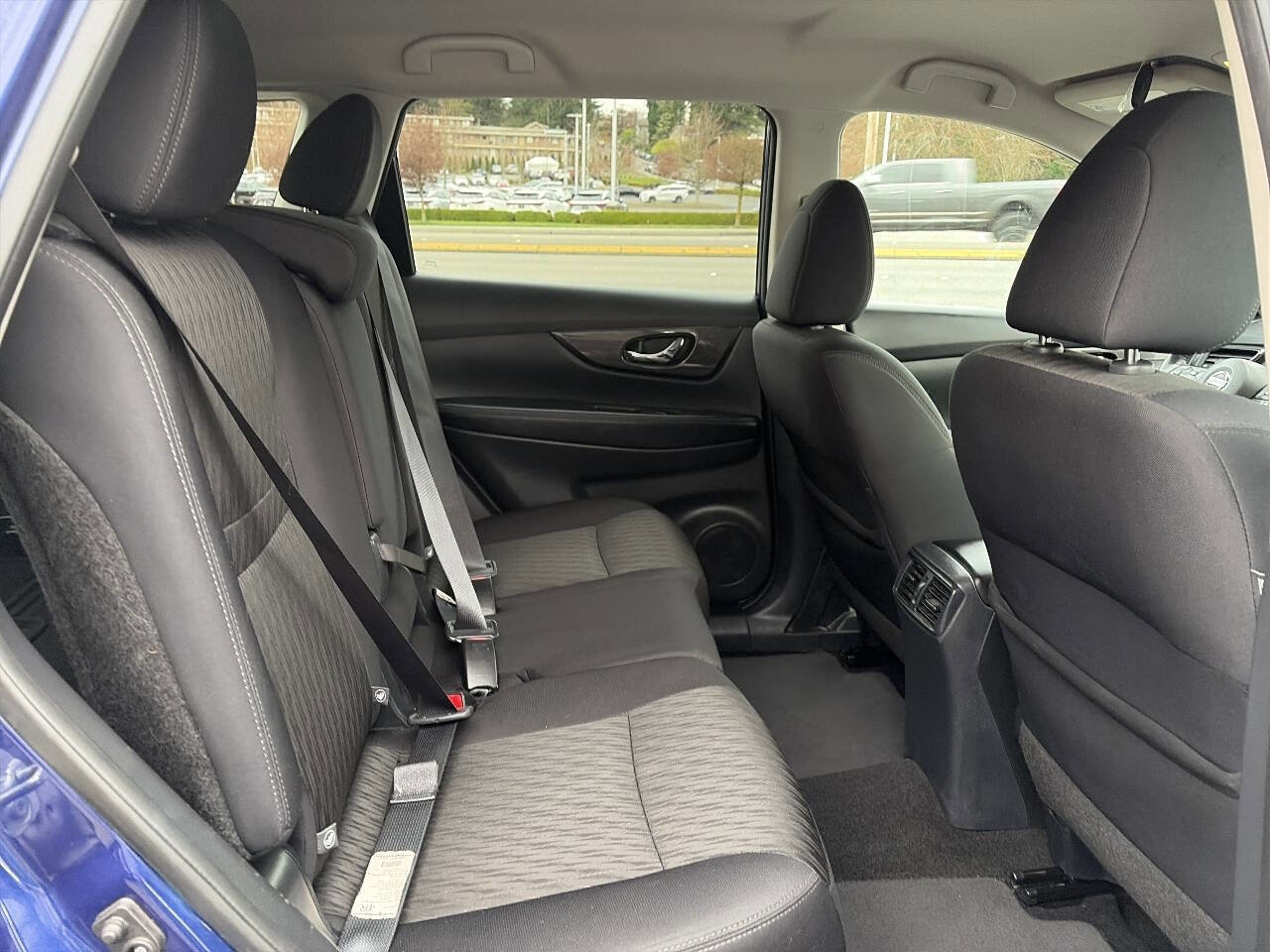 Used 2018 Nissan Rogue SV image 23