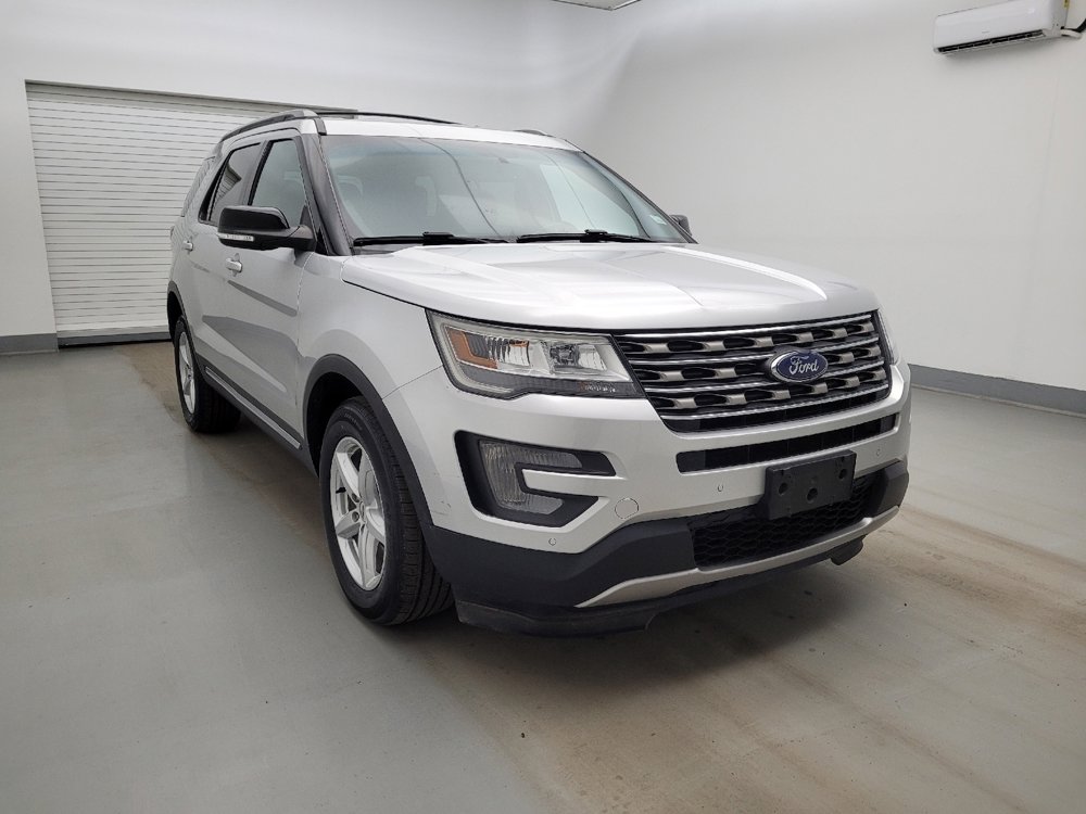 Used 2016 Ford Explorer XLT w/ Equipment Group 202A AWD/4WD image 13
