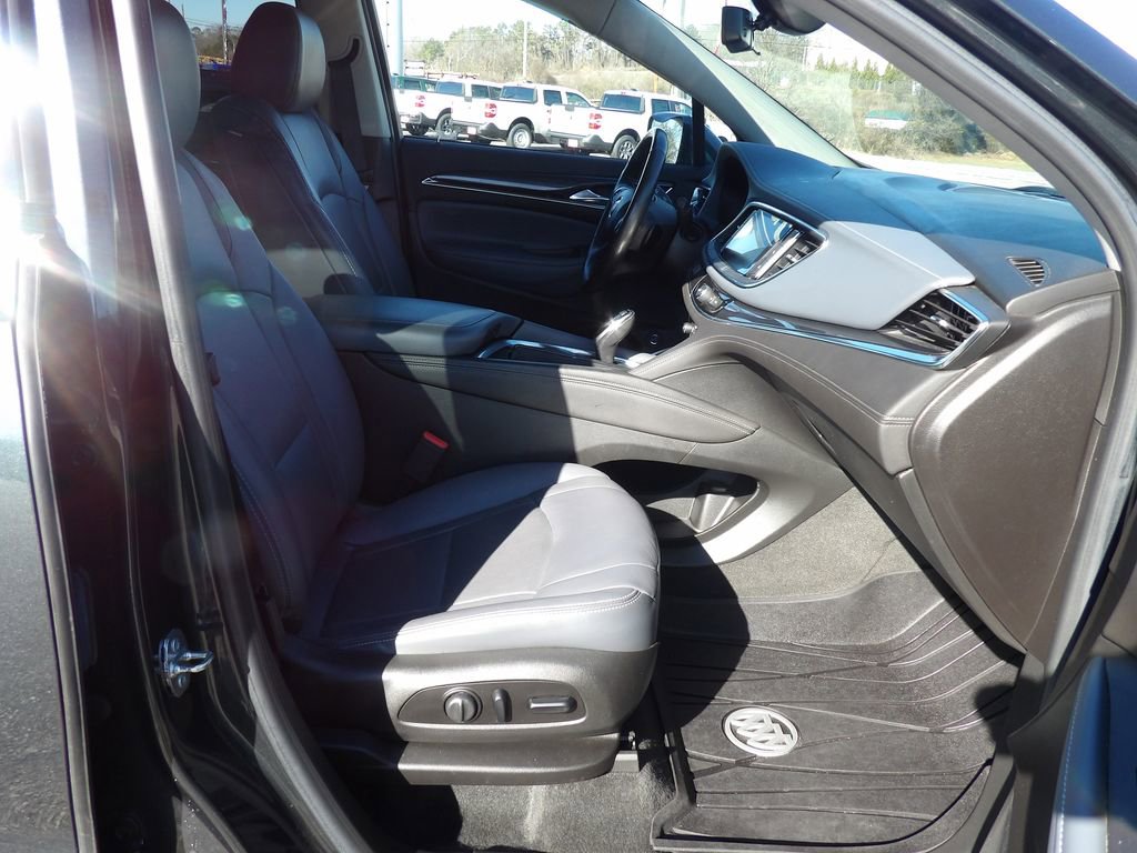 Used 2018 Buick Enclave Premium w/ Experience Buick Package image 9