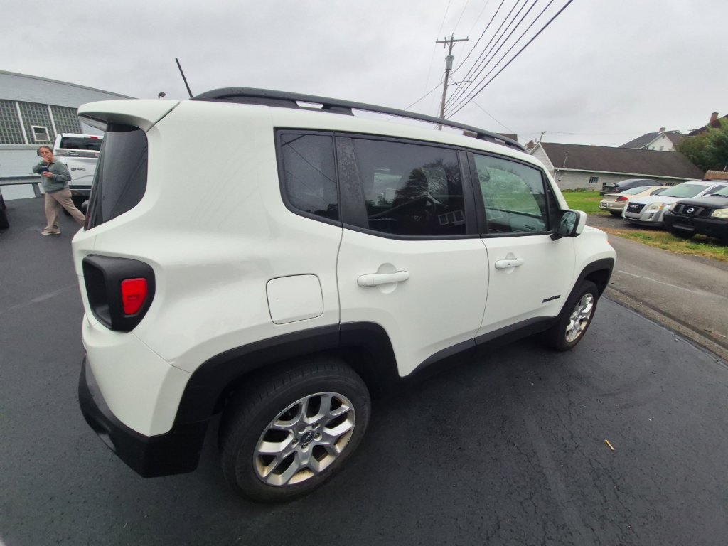 Used 2016 Jeep Renegade Latitude w/ Cold Weather Group AWD/4WD image 8