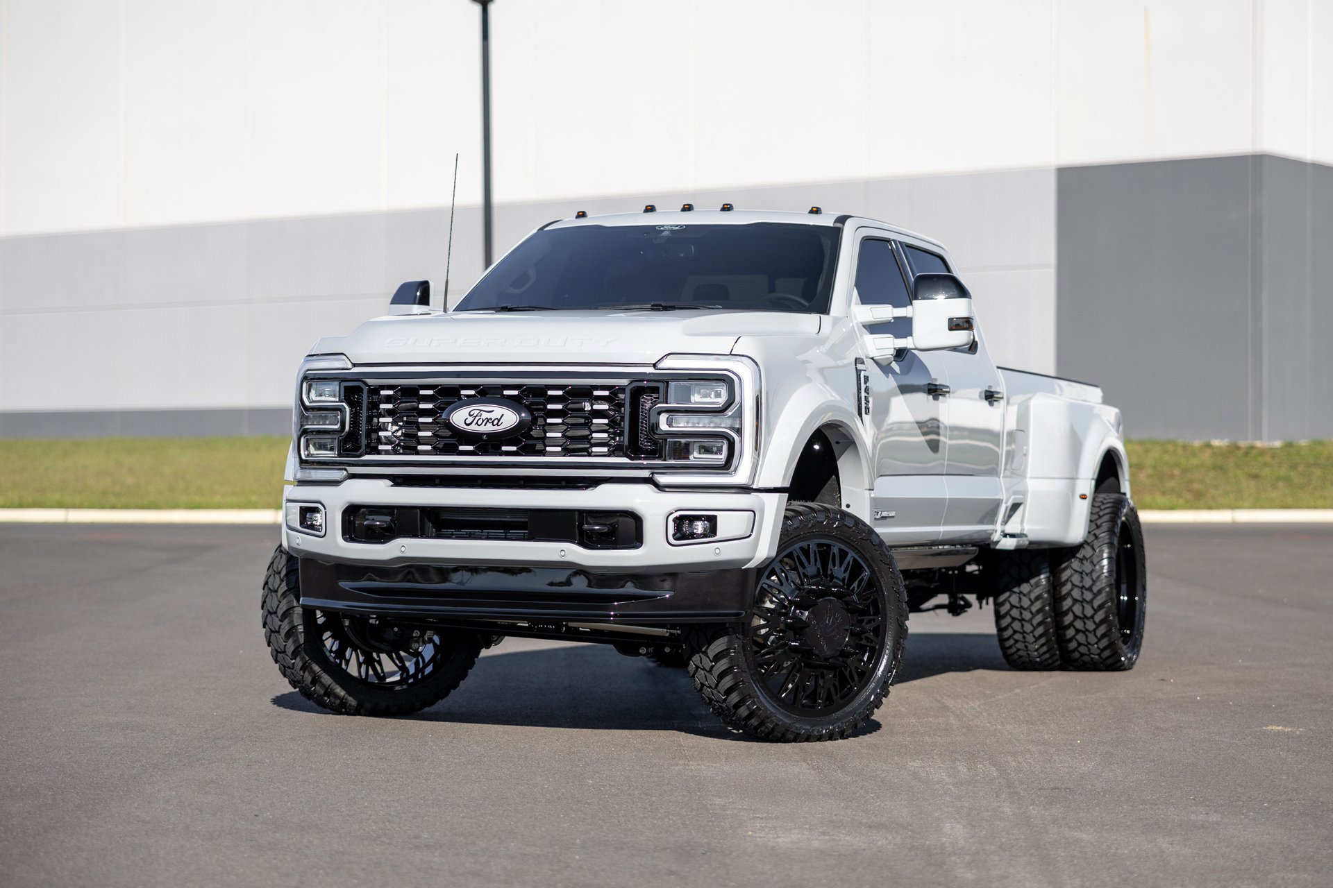 Used 2025 Ford F450 Platinum w/ Platinum Plus Package image 1