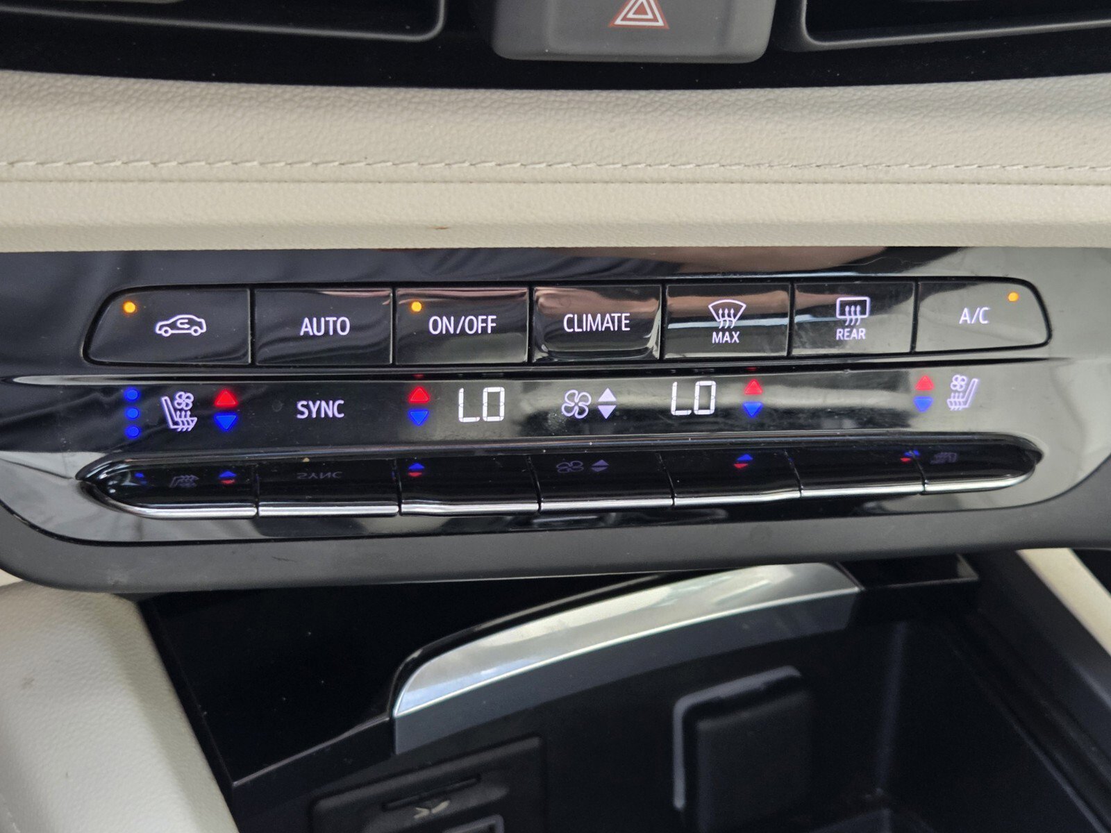 Used 2023 Buick Envision Avenir image 16