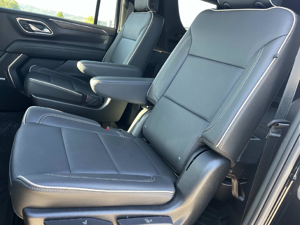 Used 2024 Chevrolet Suburban Premier AWD/4WD image 23