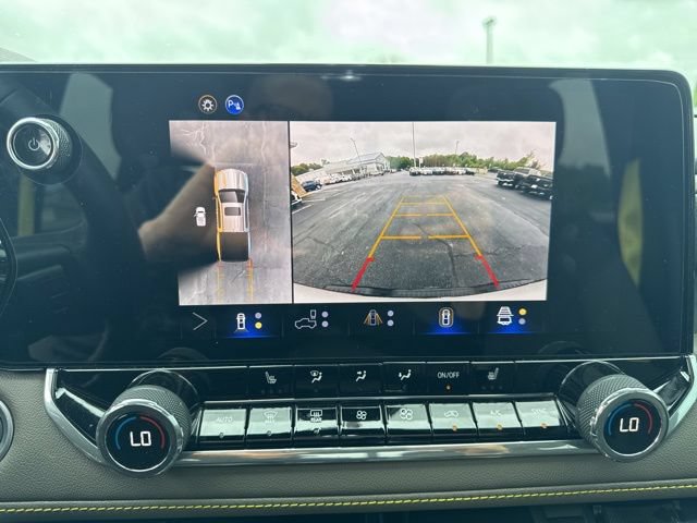 Used 2024 Chevrolet Colorado ZR2 w/ Technology Package AWD/4WD image 34