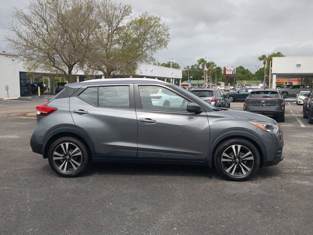 Certified 2020 Nissan Kicks SV image 3