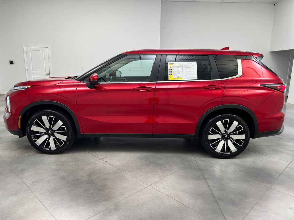 Used 2025 Mitsubishi Outlander SE AWD/4WD image 4