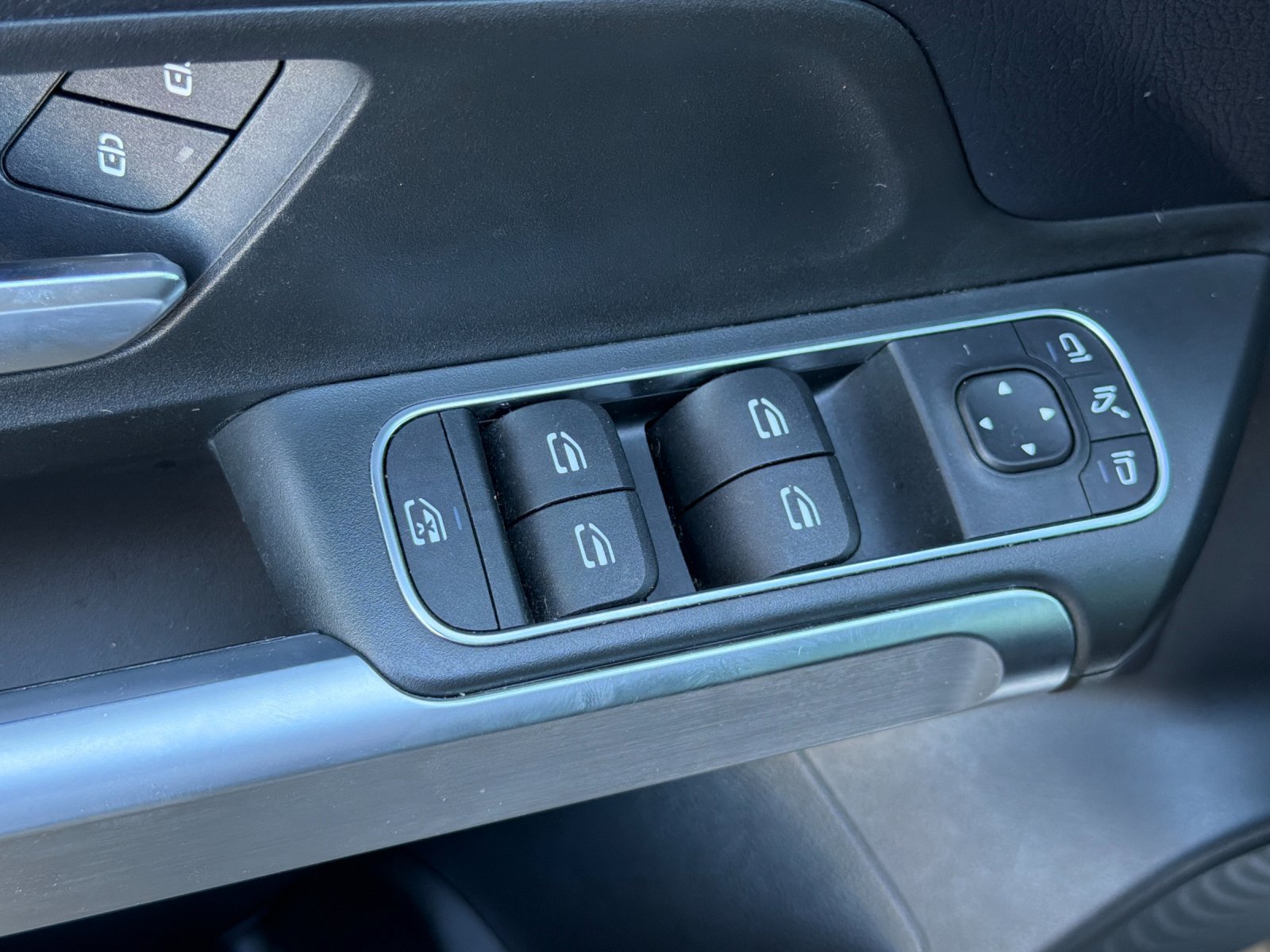 Used 2021 Mercedes-Benz GLB 250 4MATIC image 12