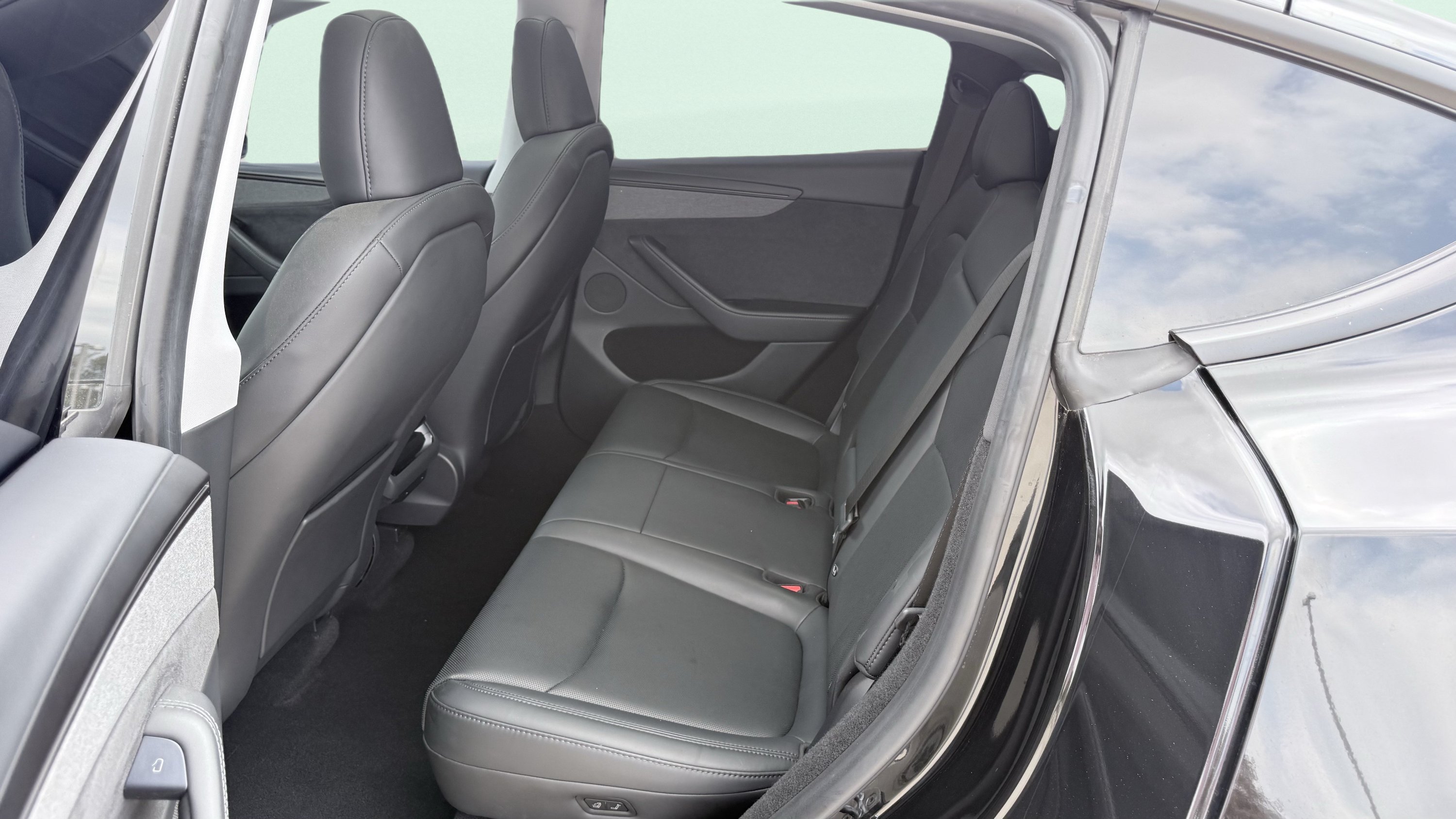 Used 2026 Tesla Model Y Long Range RWD image 27