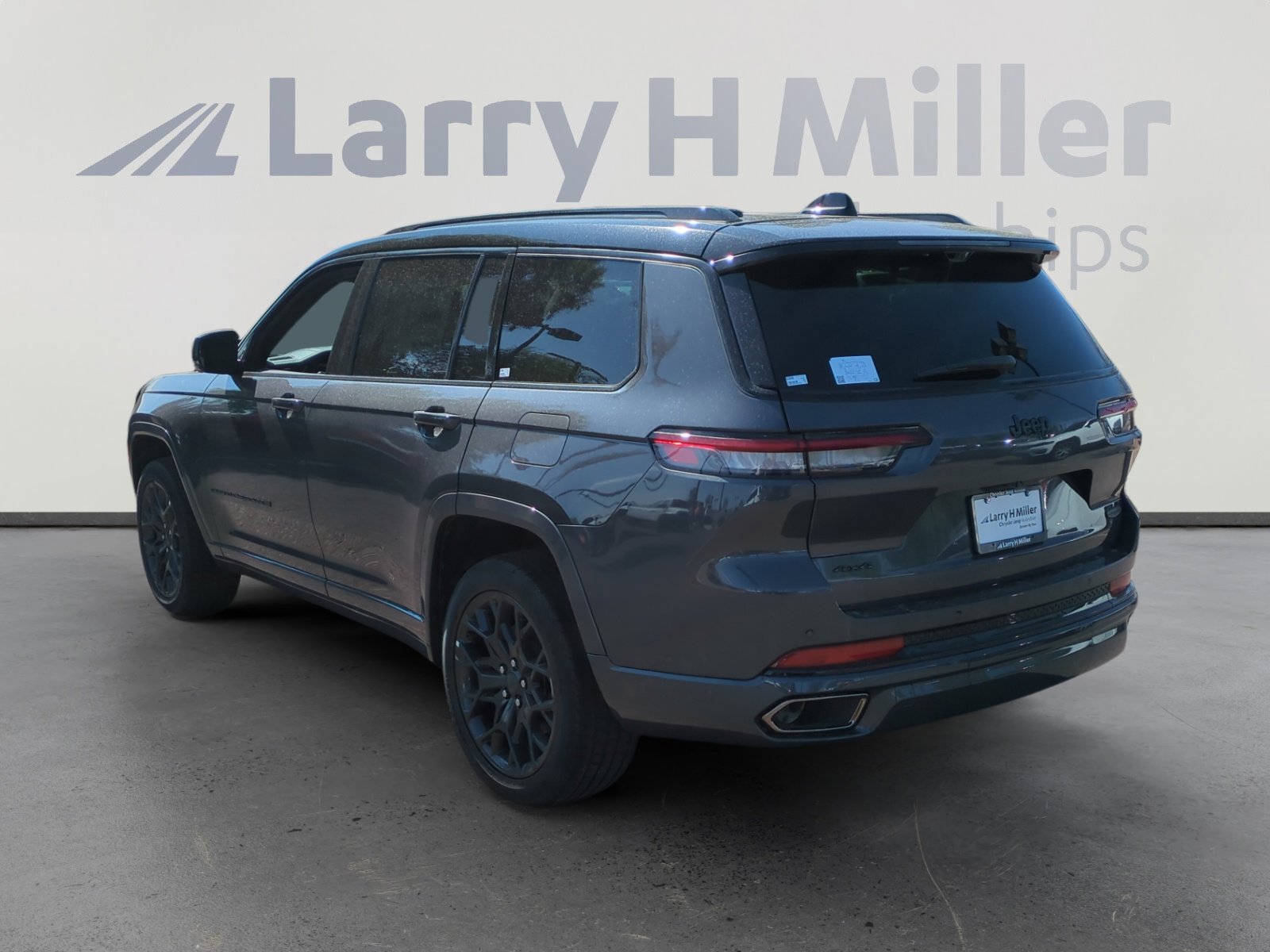 New 2025 Jeep Grand Cherokee L Summit image 3