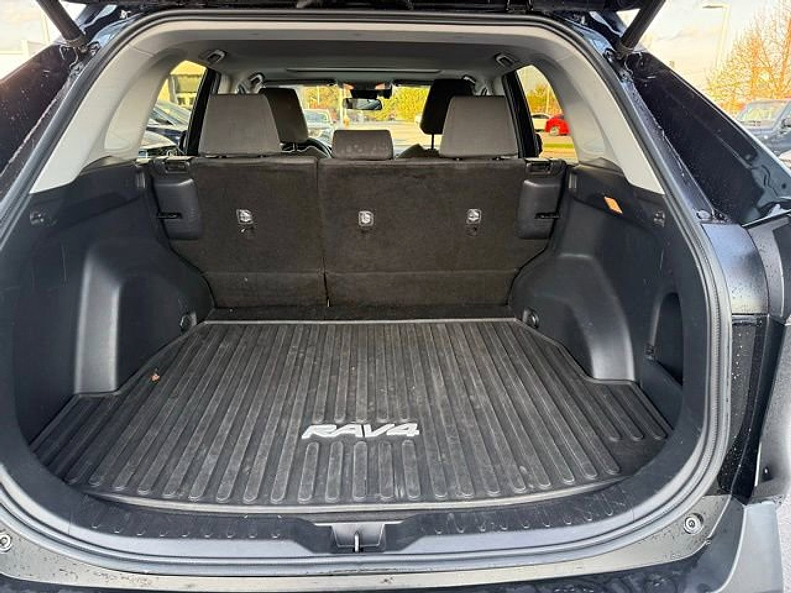 Used 2021 Toyota RAV4 XLE w/ Convenience Package AWD/4WD image 23