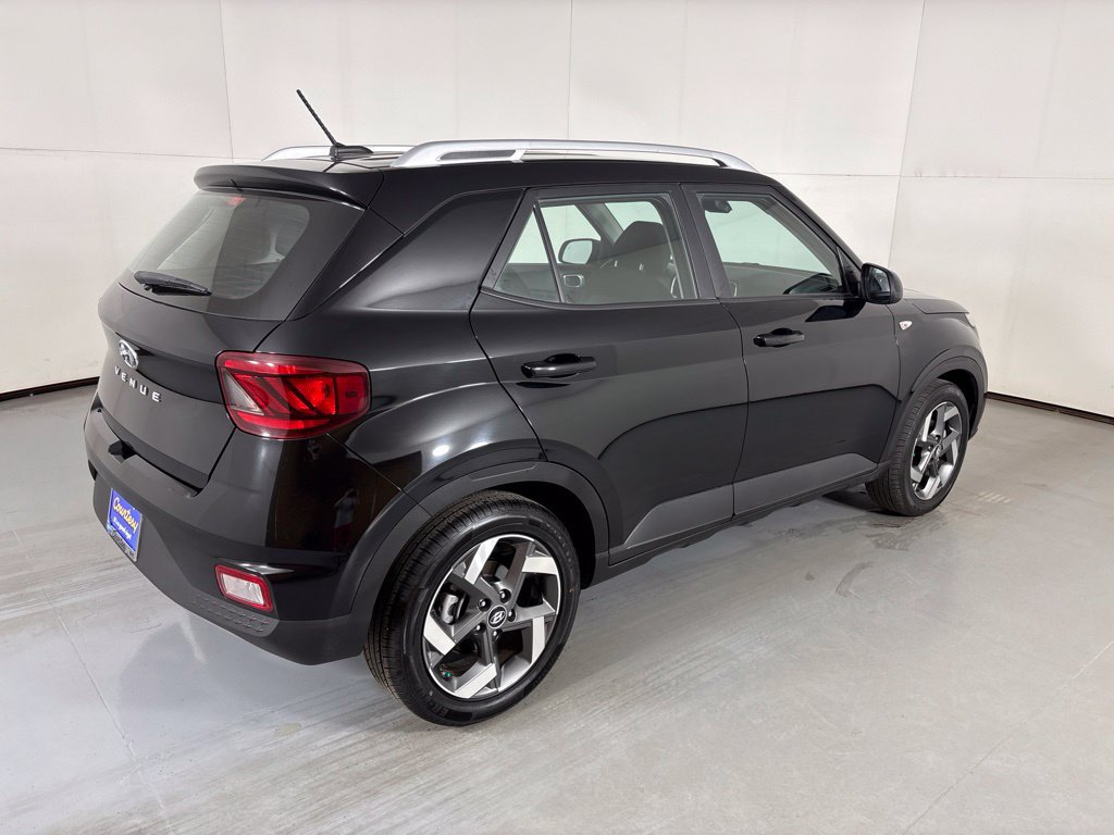 Used 2025 Hyundai Venue SEL FWD image 8
