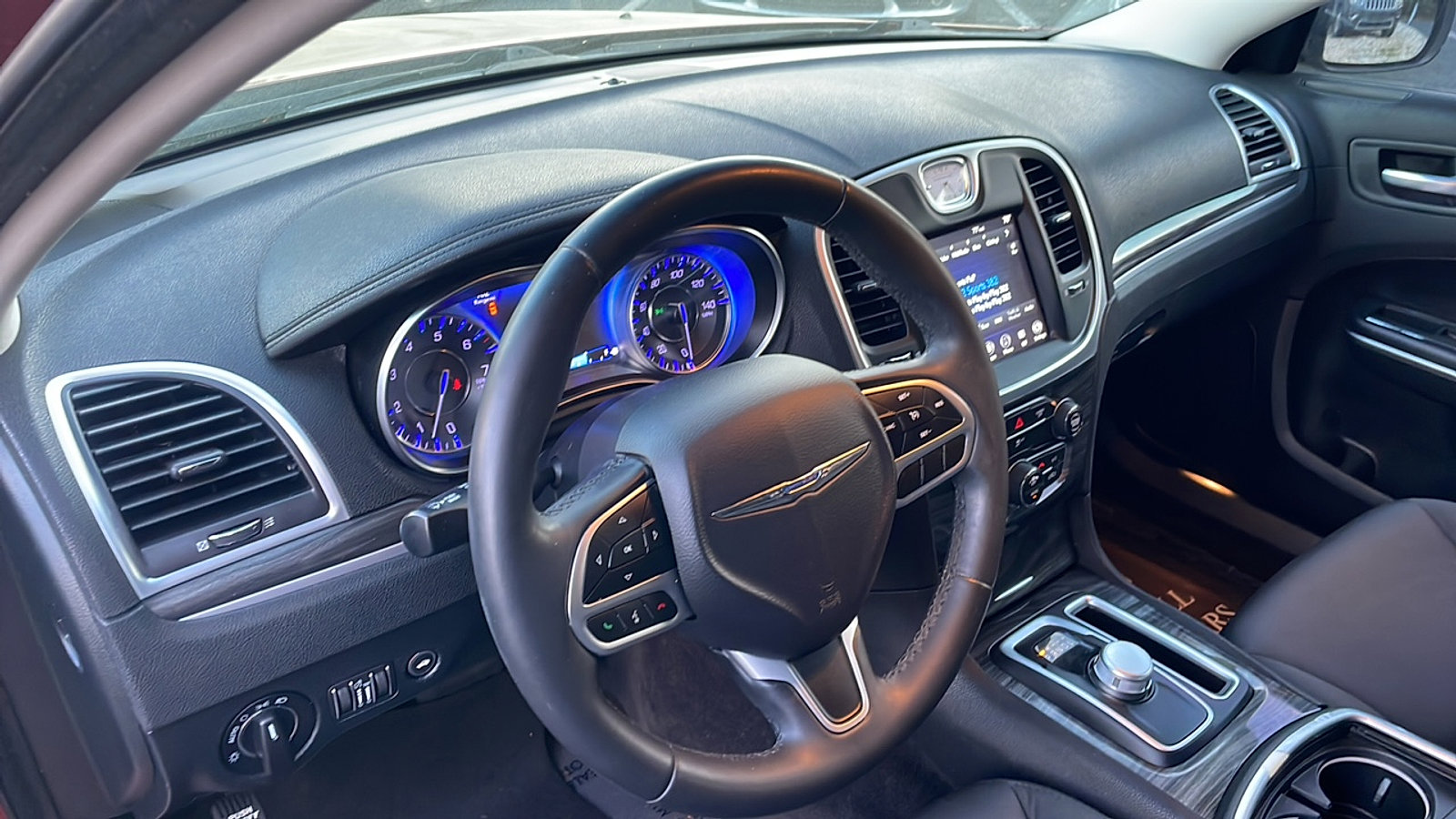 Used 2018 Chrysler 300 Touring image 29